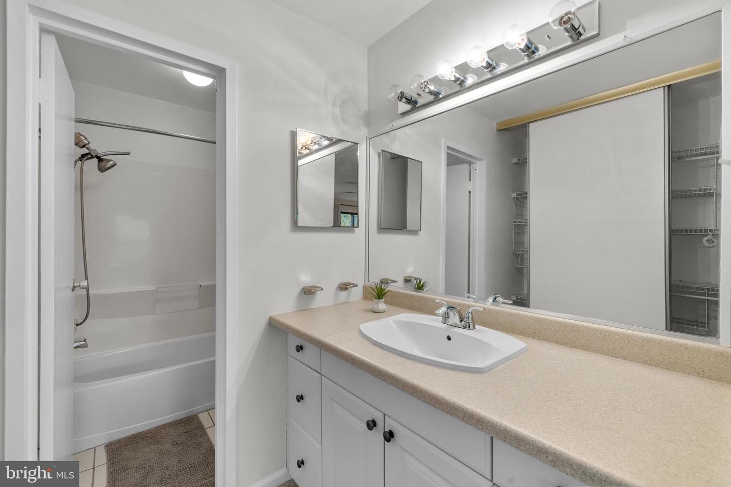 11648 IVYSTONE CT #1B2, RESTON, Virginia 20191, 3 Bedrooms Bedrooms, ,2 BathroomsBathrooms,Residential,For sale,11648 IVYSTONE CT #1B2,VAFX2266212 MLS # VAFX2266212