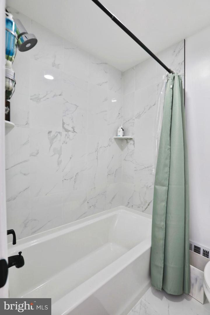 2180 WHISPERWOOD GLEN LN, RESTON, Virginia 20191, 3 Bedrooms Bedrooms, 6 Rooms Rooms,2 BathroomsBathrooms,Residential,For sale,2180 WHISPERWOOD GLEN LN,VAFX2266672 MLS # VAFX2266672