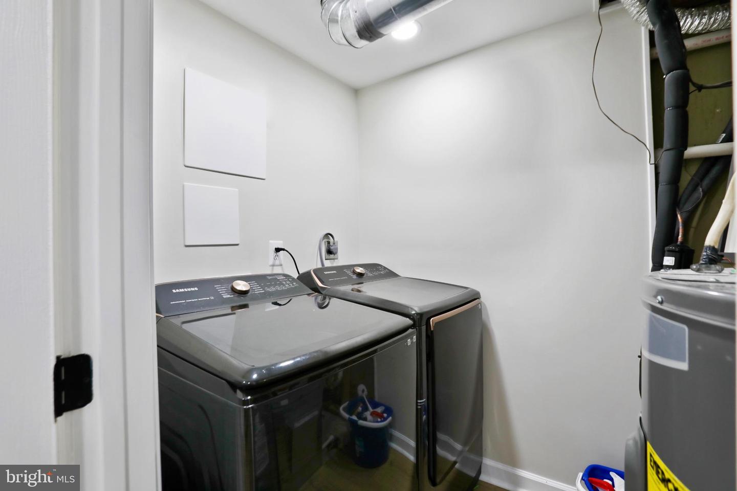 2180 WHISPERWOOD GLEN LN, RESTON, Virginia 20191, 3 Bedrooms Bedrooms, 6 Rooms Rooms,2 BathroomsBathrooms,Residential,For sale,2180 WHISPERWOOD GLEN LN,VAFX2266672 MLS # VAFX2266672