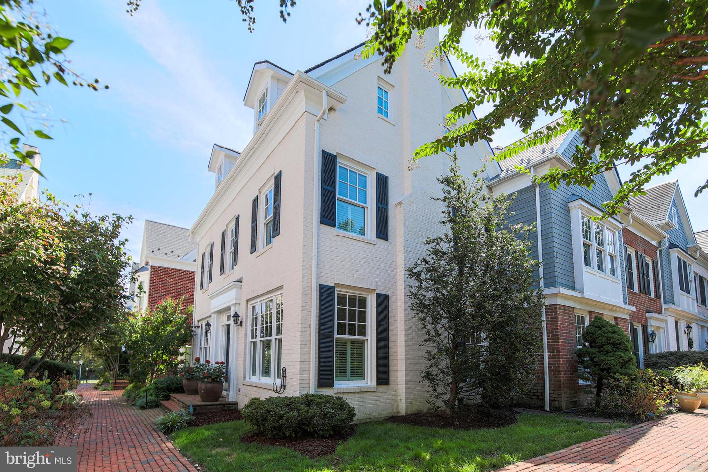 943 POWHATAN ST, ALEXANDRIA, Virginia 22314, 3 Bedrooms Bedrooms, ,3 BathroomsBathrooms,Residential,For sale,943 POWHATAN ST,VAAX2049590 MLS # VAAX2049590