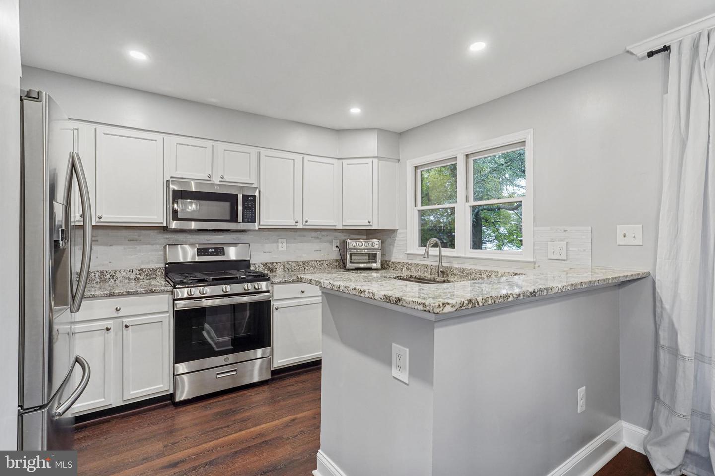 1231 QUAKER HILL DR, ALEXANDRIA, Virginia 22314, 3 Bedrooms Bedrooms, 11 Rooms Rooms,3 BathroomsBathrooms,Residential,For sale,1231 QUAKER HILL DR,VAAX2049610 MLS # VAAX2049610