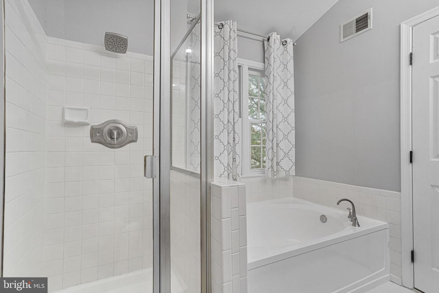 1231 QUAKER HILL DR, ALEXANDRIA, Virginia 22314, 3 Bedrooms Bedrooms, 11 Rooms Rooms,3 BathroomsBathrooms,Residential,For sale,1231 QUAKER HILL DR,VAAX2049610 MLS # VAAX2049610