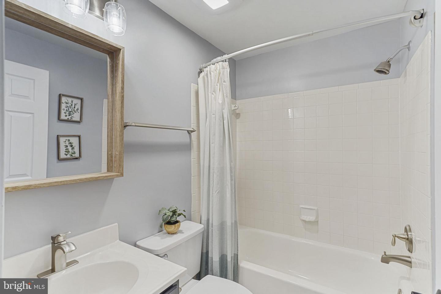 1231 QUAKER HILL DR, ALEXANDRIA, Virginia 22314, 3 Bedrooms Bedrooms, 11 Rooms Rooms,3 BathroomsBathrooms,Residential,For sale,1231 QUAKER HILL DR,VAAX2049610 MLS # VAAX2049610
