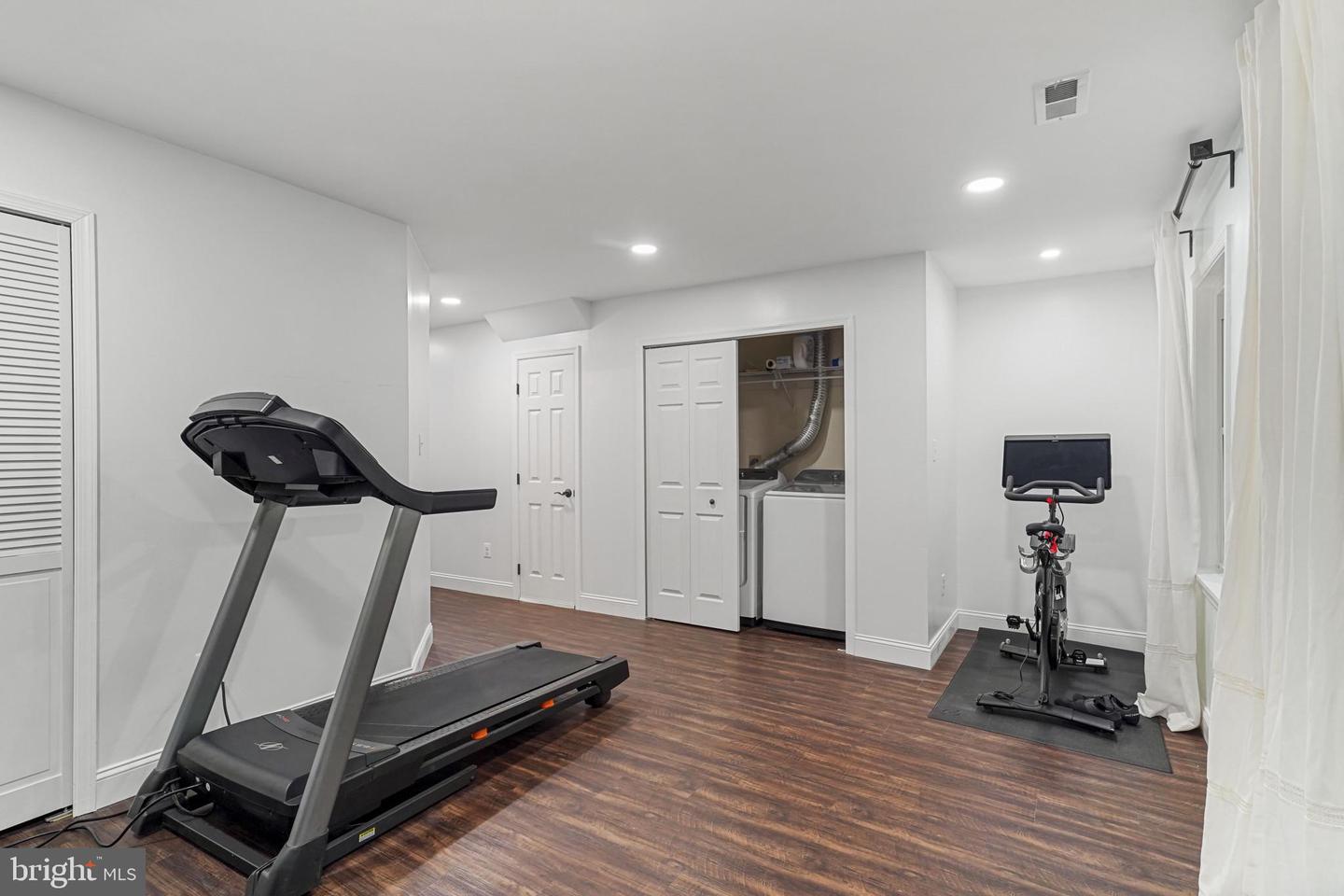 1231 QUAKER HILL DR, ALEXANDRIA, Virginia 22314, 3 Bedrooms Bedrooms, 11 Rooms Rooms,3 BathroomsBathrooms,Residential,For sale,1231 QUAKER HILL DR,VAAX2049610 MLS # VAAX2049610