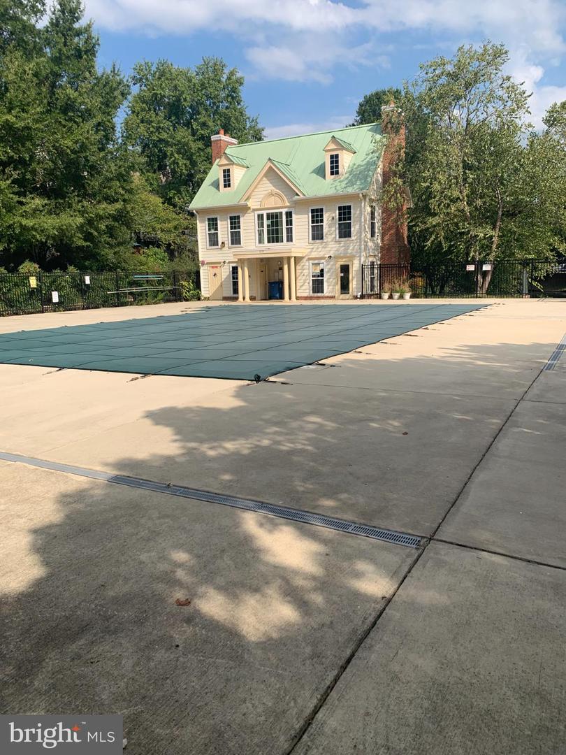 1231 QUAKER HILL DR, ALEXANDRIA, Virginia 22314, 3 Bedrooms Bedrooms, 11 Rooms Rooms,3 BathroomsBathrooms,Residential,For sale,1231 QUAKER HILL DR,VAAX2049610 MLS # VAAX2049610