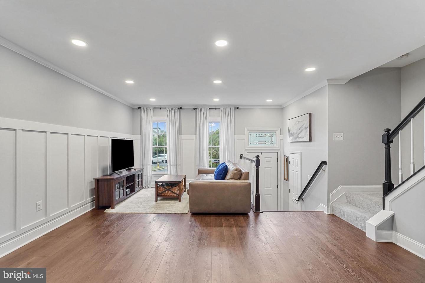 1231 QUAKER HILL DR, ALEXANDRIA, Virginia 22314, 3 Bedrooms Bedrooms, 11 Rooms Rooms,3 BathroomsBathrooms,Residential,For sale,1231 QUAKER HILL DR,VAAX2049610 MLS # VAAX2049610