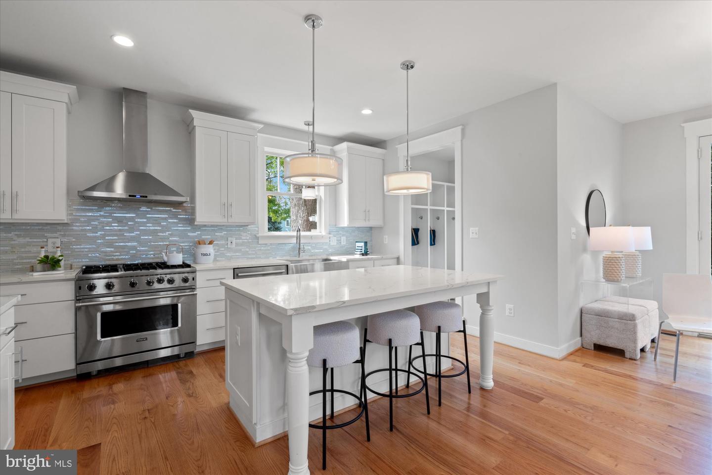 508 E CUSTIS AVE, ALEXANDRIA, Virginia 22301, 6 Bedrooms Bedrooms, ,4 BathroomsBathrooms,Residential,For sale,508 E CUSTIS AVE,VAAX2049616 MLS # VAAX2049616