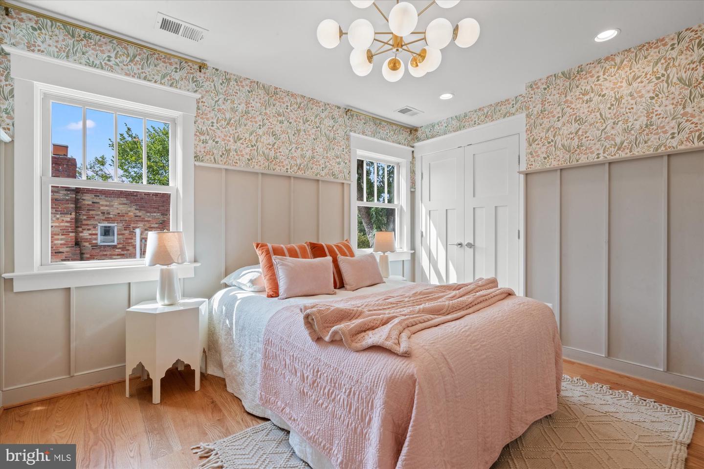 508 E CUSTIS AVE, ALEXANDRIA, Virginia 22301, 6 Bedrooms Bedrooms, ,4 BathroomsBathrooms,Residential,For sale,508 E CUSTIS AVE,VAAX2049616 MLS # VAAX2049616