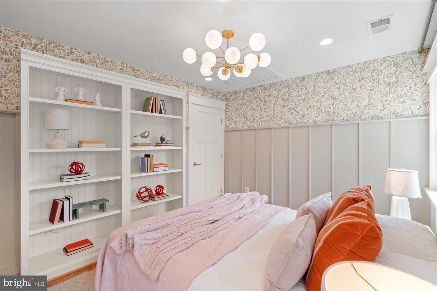 508 E CUSTIS AVE, ALEXANDRIA, Virginia 22301, 6 Bedrooms Bedrooms, ,4 BathroomsBathrooms,Residential,For sale,508 E CUSTIS AVE,VAAX2049616 MLS # VAAX2049616