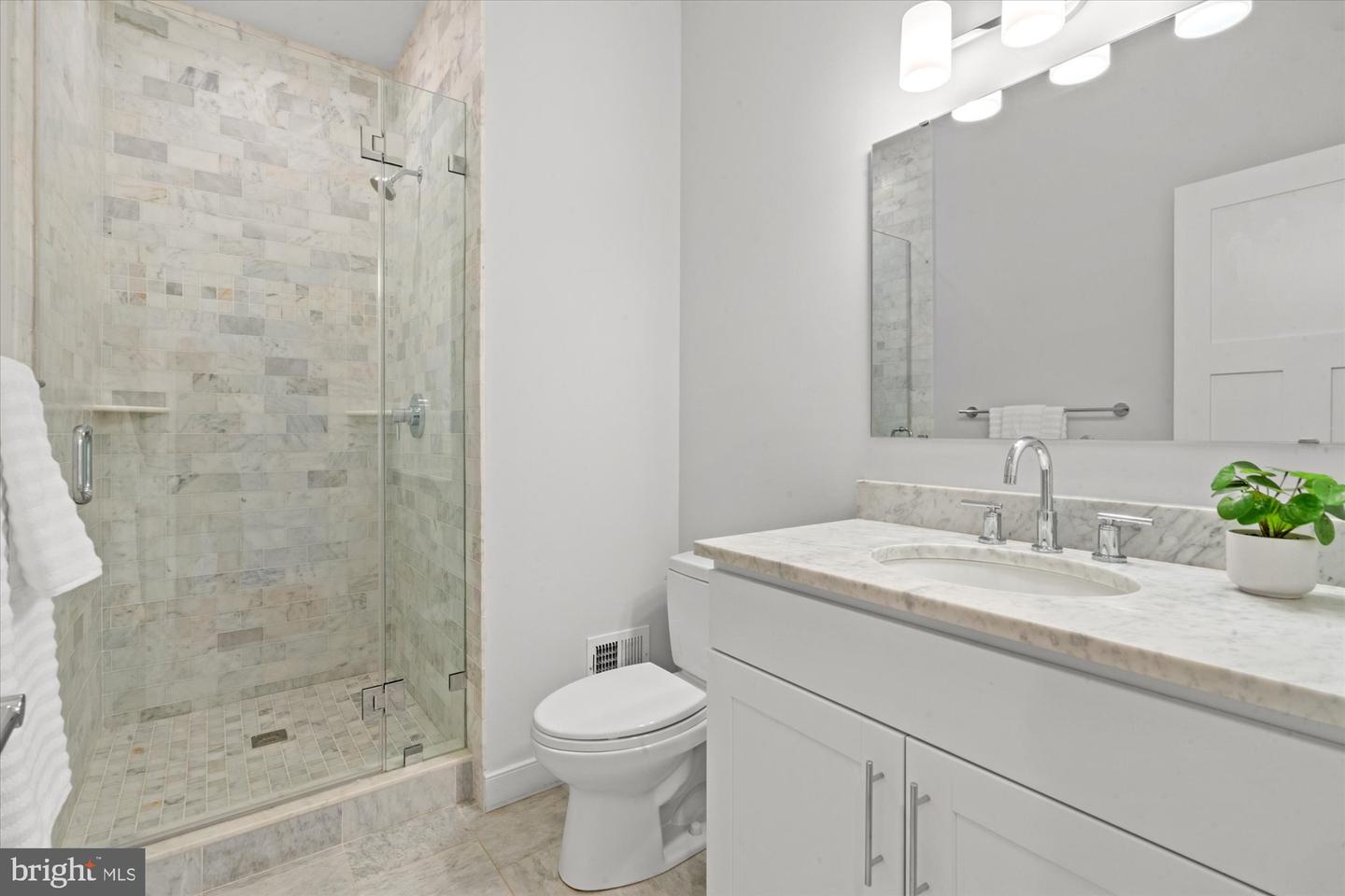 508 E CUSTIS AVE, ALEXANDRIA, Virginia 22301, 6 Bedrooms Bedrooms, ,4 BathroomsBathrooms,Residential,For sale,508 E CUSTIS AVE,VAAX2049616 MLS # VAAX2049616