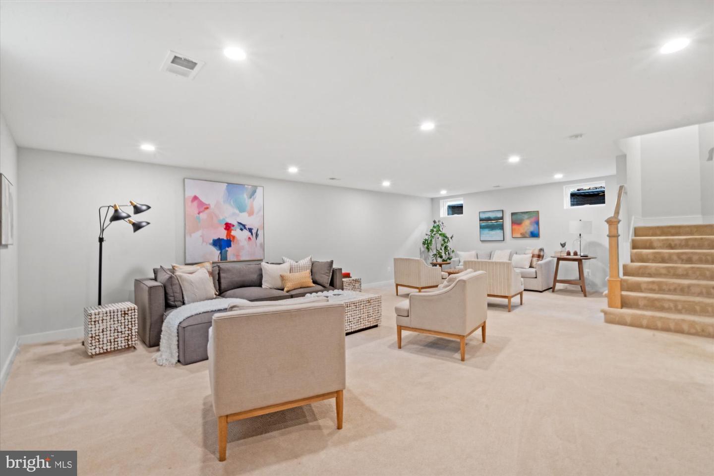 508 E CUSTIS AVE, ALEXANDRIA, Virginia 22301, 6 Bedrooms Bedrooms, ,4 BathroomsBathrooms,Residential,For sale,508 E CUSTIS AVE,VAAX2049616 MLS # VAAX2049616