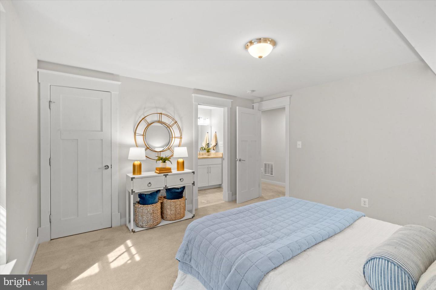 508 E CUSTIS AVE, ALEXANDRIA, Virginia 22301, 6 Bedrooms Bedrooms, ,4 BathroomsBathrooms,Residential,For sale,508 E CUSTIS AVE,VAAX2049616 MLS # VAAX2049616