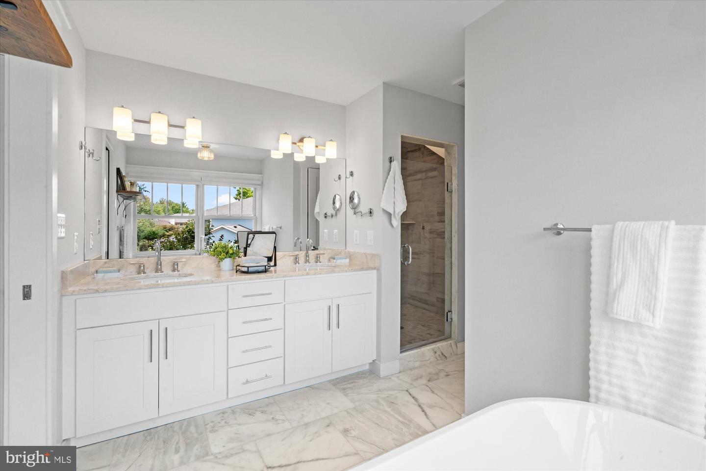 508 E CUSTIS AVE, ALEXANDRIA, Virginia 22301, 6 Bedrooms Bedrooms, ,4 BathroomsBathrooms,Residential,For sale,508 E CUSTIS AVE,VAAX2049616 MLS # VAAX2049616