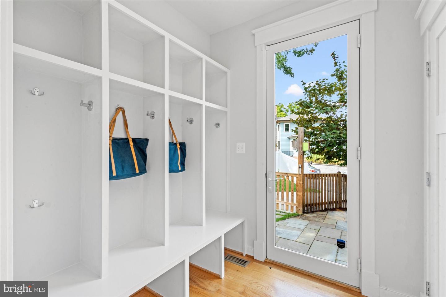 508 E CUSTIS AVE, ALEXANDRIA, Virginia 22301, 6 Bedrooms Bedrooms, ,4 BathroomsBathrooms,Residential,For sale,508 E CUSTIS AVE,VAAX2049616 MLS # VAAX2049616