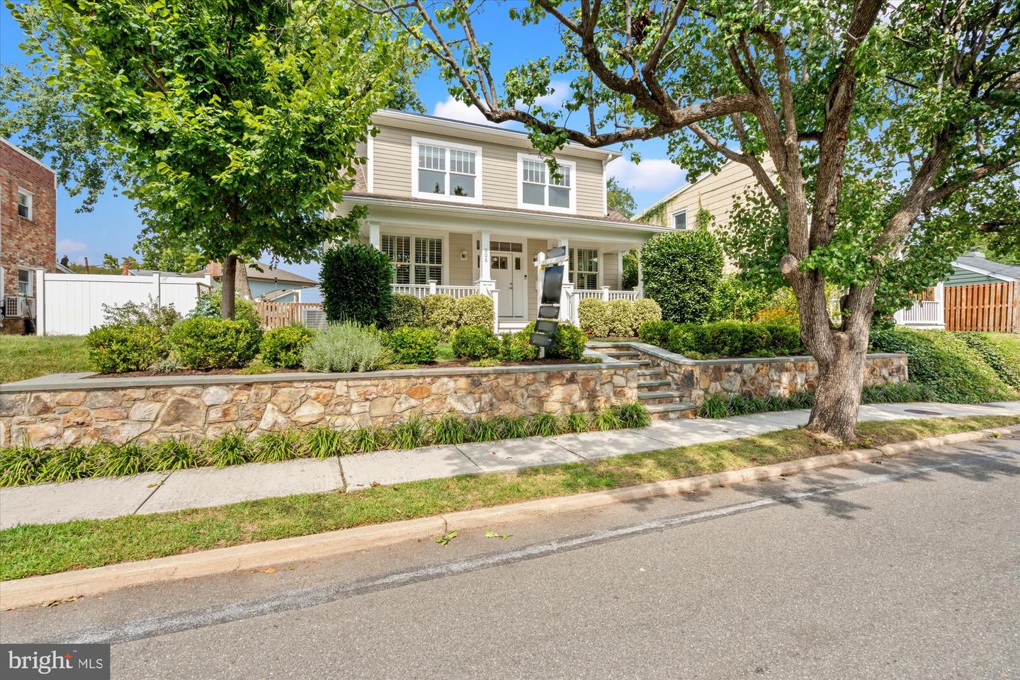 508 E CUSTIS AVE, ALEXANDRIA, Virginia 22301, 6 Bedrooms Bedrooms, ,4 BathroomsBathrooms,Residential,For sale,508 E CUSTIS AVE,VAAX2049616 MLS # VAAX2049616