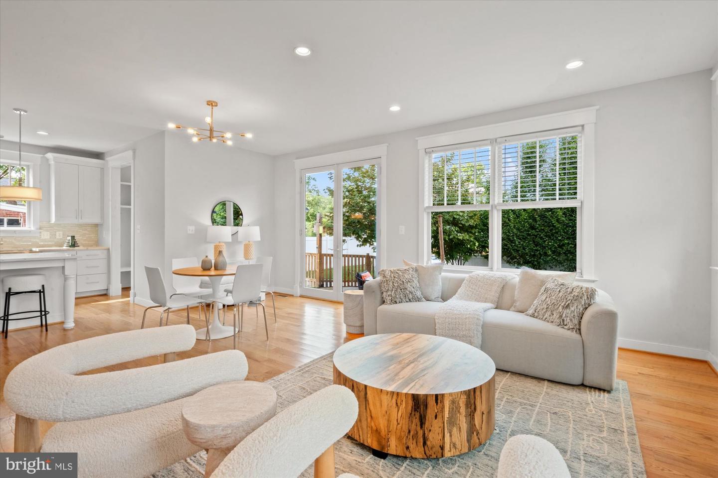 508 E CUSTIS AVE, ALEXANDRIA, Virginia 22301, 6 Bedrooms Bedrooms, ,4 BathroomsBathrooms,Residential,For sale,508 E CUSTIS AVE,VAAX2049616 MLS # VAAX2049616