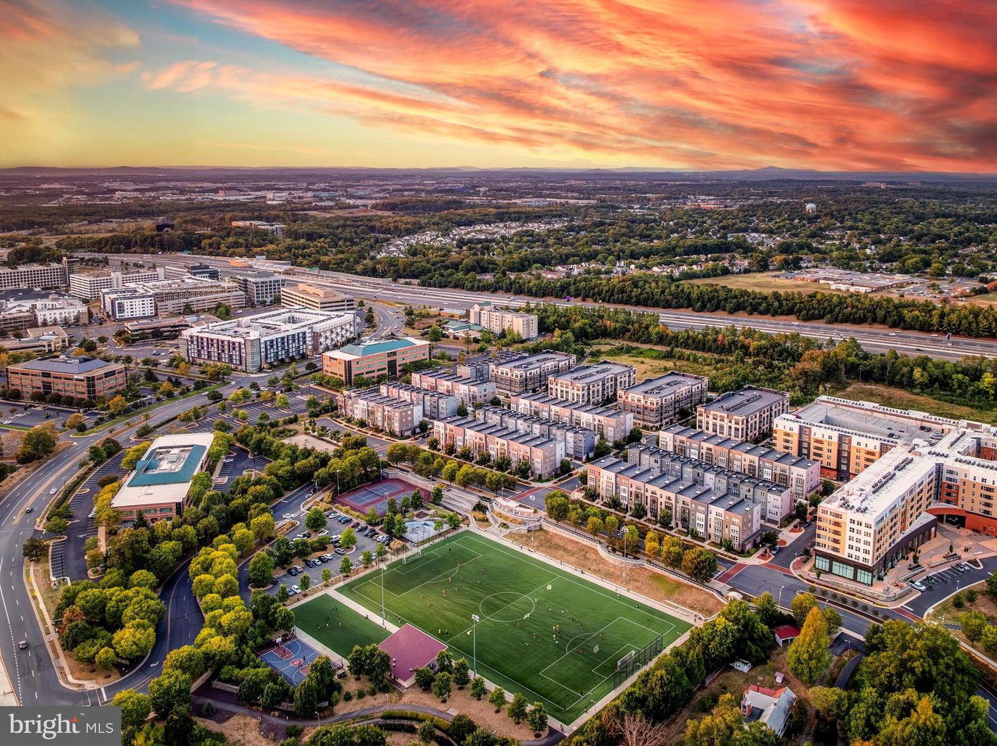 2320 FIELD POINT RD #201, HERNDON, Virginia 20171, 2 Bedrooms Bedrooms, ,2 BathroomsBathrooms,Residential,For sale,2320 FIELD POINT RD #201,VAFX2267156 MLS # VAFX2267156