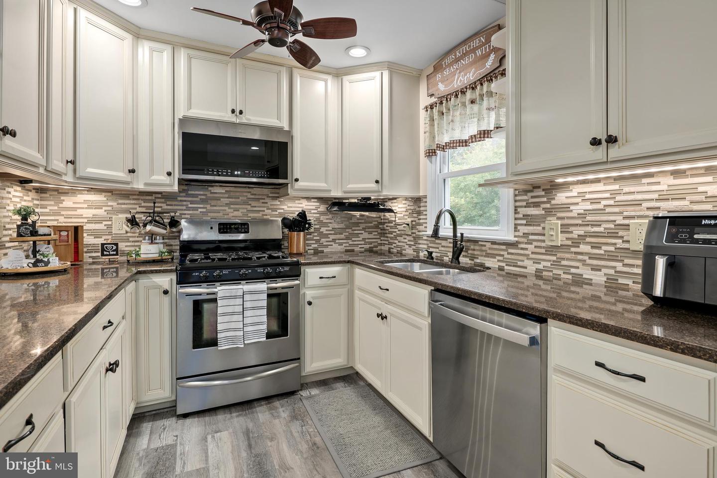 3951 DOMINION DR, DUMFRIES, Virginia 22026, 4 Bedrooms Bedrooms, ,3 BathroomsBathrooms,Residential,For sale,3951 DOMINION DR,VAPW2103968 MLS # VAPW2103968