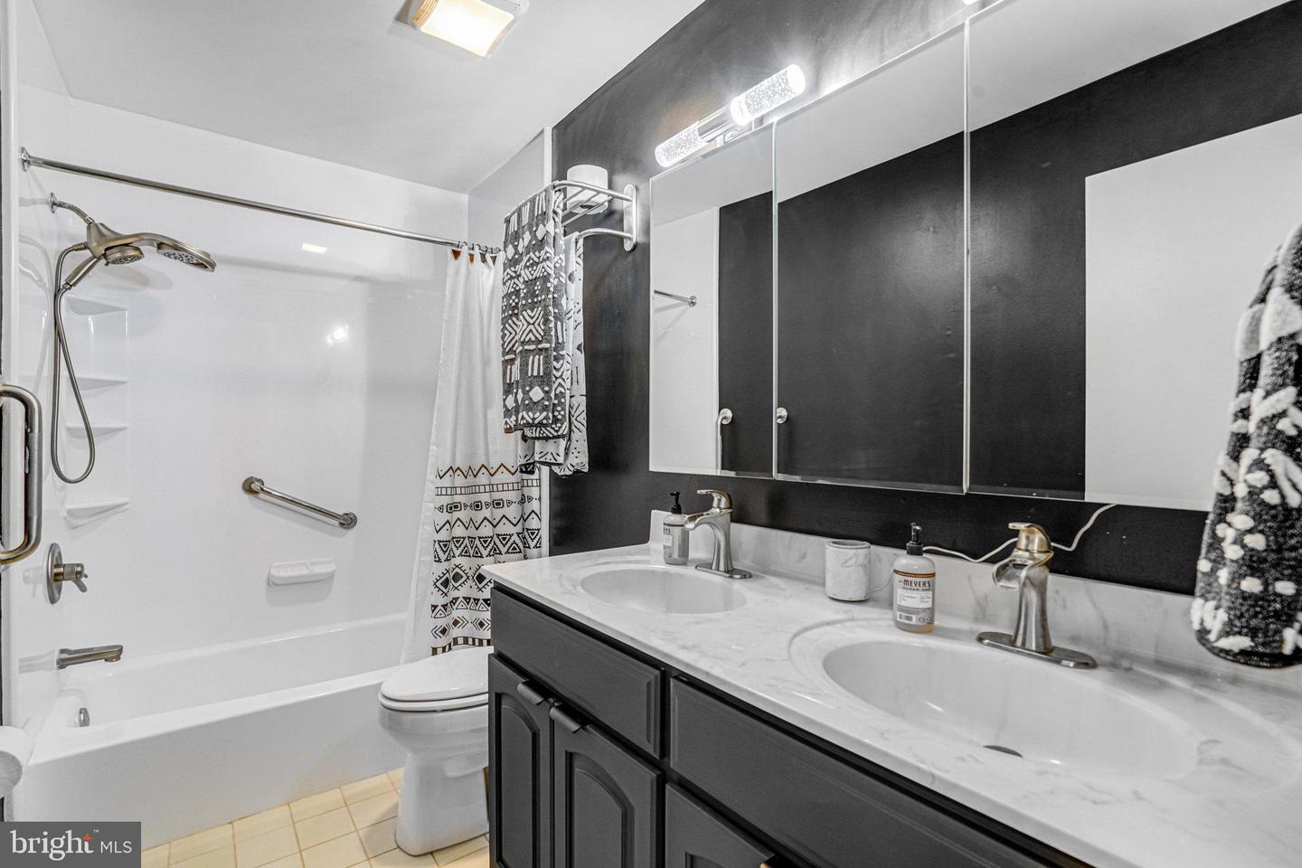 7757 CARRLEIGH PKWY, SPRINGFIELD, Virginia 22152, 5 Bedrooms Bedrooms, ,2 BathroomsBathrooms,Residential,For sale,7757 CARRLEIGH PKWY,VAFX2267660 MLS # VAFX2267660