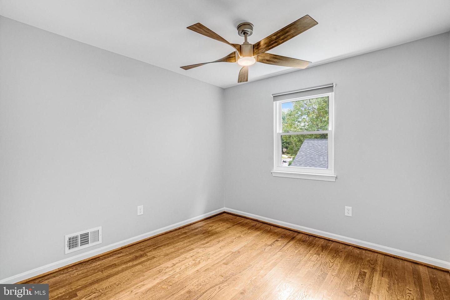 7757 CARRLEIGH PKWY, SPRINGFIELD, Virginia 22152, 5 Bedrooms Bedrooms, ,2 BathroomsBathrooms,Residential,For sale,7757 CARRLEIGH PKWY,VAFX2267660 MLS # VAFX2267660