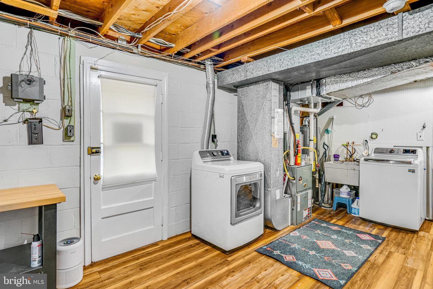 7757 CARRLEIGH PKWY, SPRINGFIELD, Virginia 22152, 5 Bedrooms Bedrooms, ,2 BathroomsBathrooms,Residential,For sale,7757 CARRLEIGH PKWY,VAFX2267660 MLS # VAFX2267660