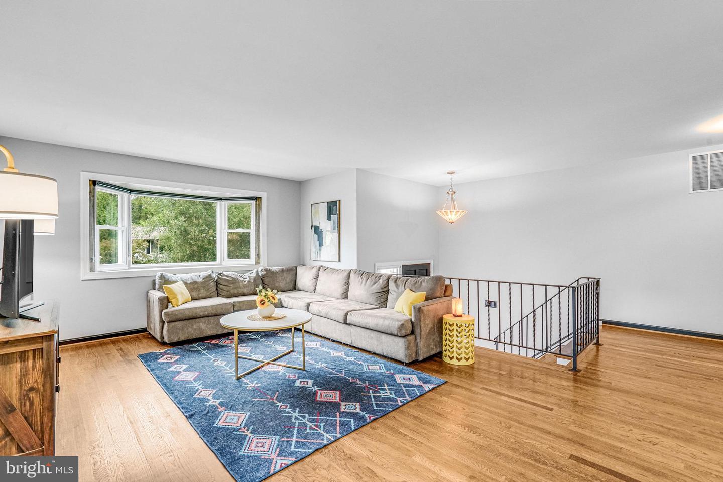 7757 CARRLEIGH PKWY, SPRINGFIELD, Virginia 22152, 5 Bedrooms Bedrooms, ,2 BathroomsBathrooms,Residential,For sale,7757 CARRLEIGH PKWY,VAFX2267660 MLS # VAFX2267660
