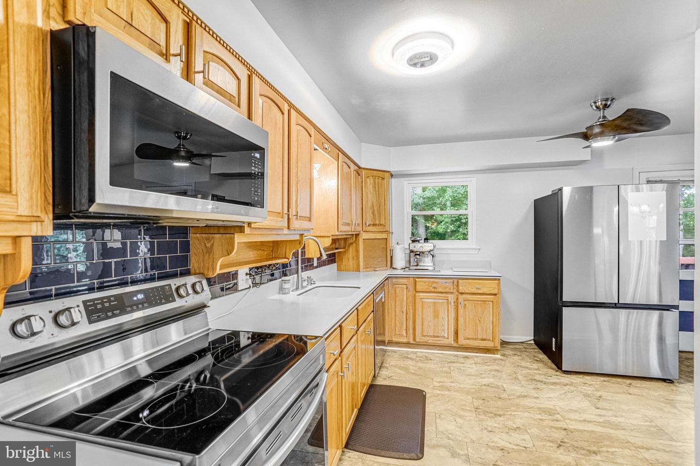 7757 CARRLEIGH PKWY, SPRINGFIELD, Virginia 22152, 5 Bedrooms Bedrooms, ,2 BathroomsBathrooms,Residential,For sale,7757 CARRLEIGH PKWY,VAFX2267660 MLS # VAFX2267660