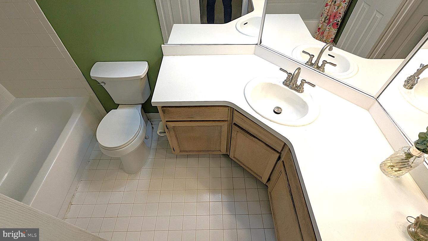 4417 FAIRSTONE DR #104, FAIRFAX, Virginia 22033, 2 Bedrooms Bedrooms, ,2 BathroomsBathrooms,Residential,For sale,4417 FAIRSTONE DR #104,VAFX2267588 MLS # VAFX2267588 4417 FAIRSTONE DR #104, FAIRFAX, Virginia 22033, 2 Bedrooms Bedrooms, ,2 BathroomsBathrooms,Residential,For sale,4417 FAIRSTONE DR #104,VAFX2267588 MLS # VAFX2267588