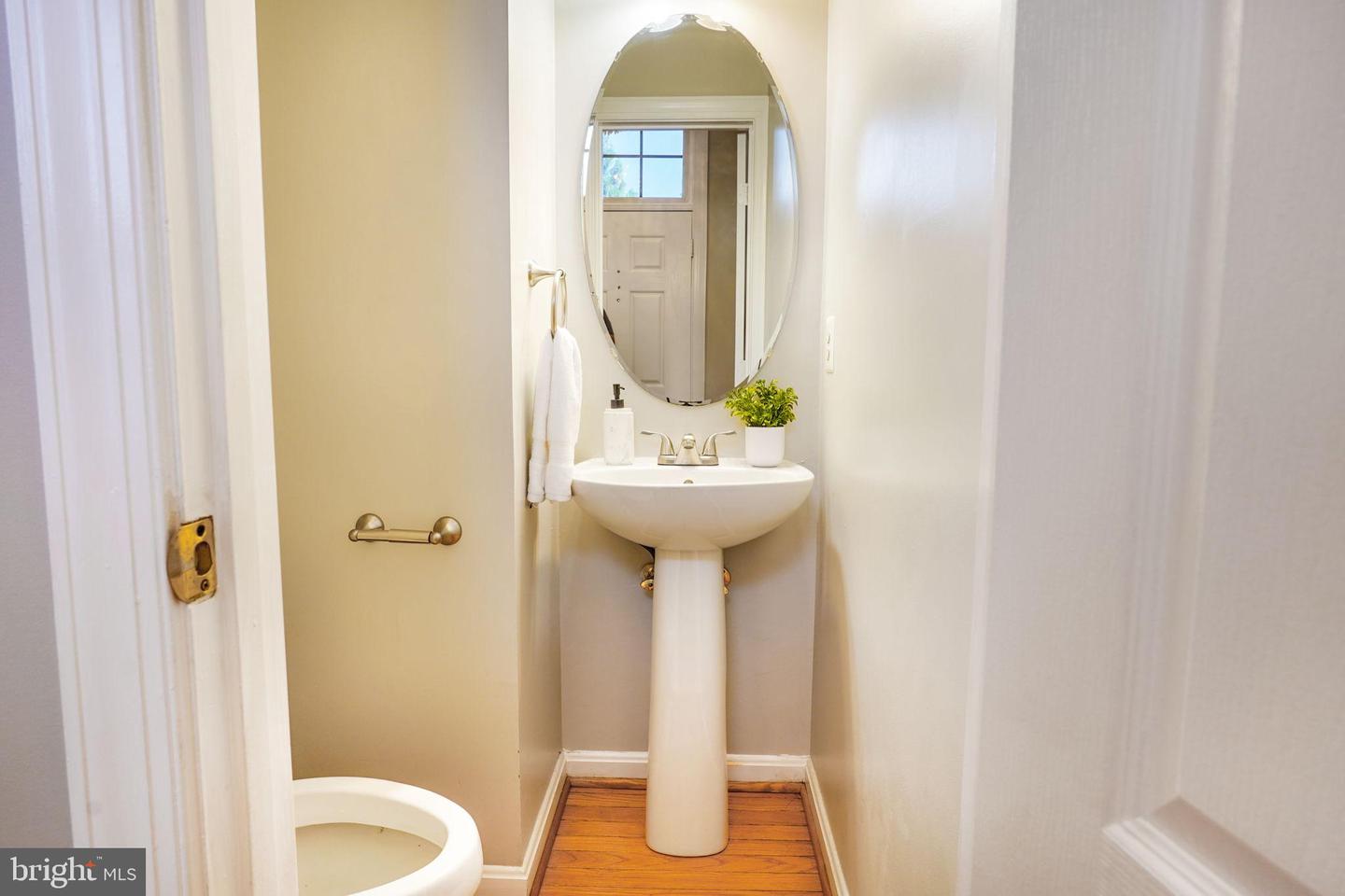 8147 QUINN TER, VIENNA, Virginia 22180, 3 Bedrooms Bedrooms, 7 Rooms Rooms,3 BathroomsBathrooms,Residential,For sale,8147 QUINN TER,VAFX2267654 MLS # VAFX2267654