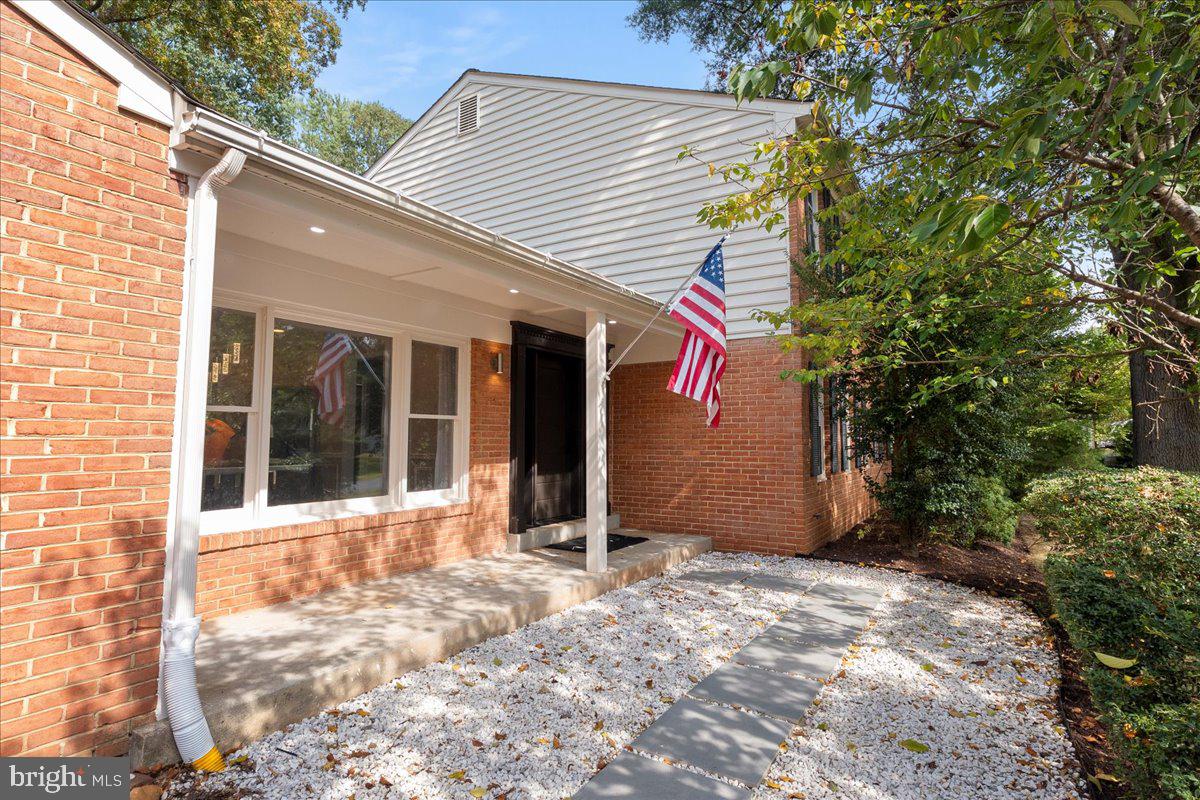 12183 HOLLY KNOLL CIR, GREAT FALLS, Virginia 22066, 4 Bedrooms Bedrooms, ,3 BathroomsBathrooms,Residential,For sale,12183 HOLLY KNOLL CIR,VAFX2267672 MLS # VAFX2267672