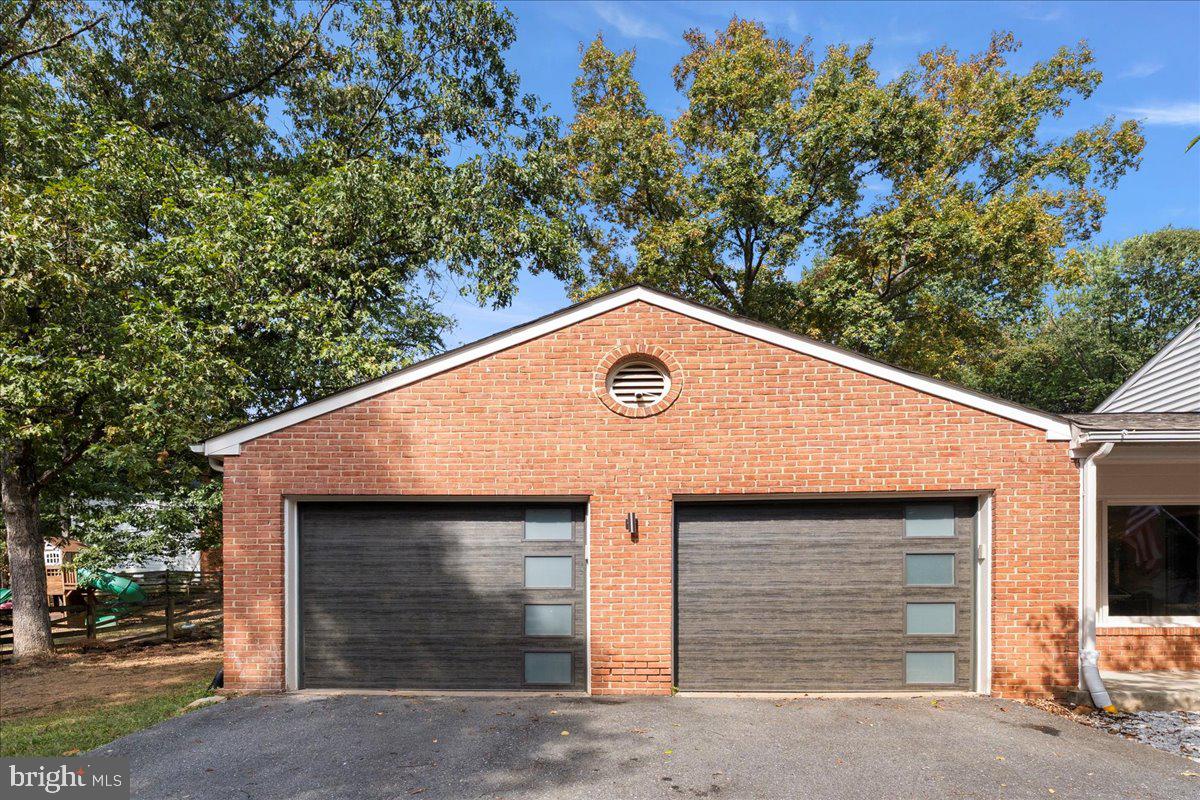 12183 HOLLY KNOLL CIR, GREAT FALLS, Virginia 22066, 4 Bedrooms Bedrooms, ,3 BathroomsBathrooms,Residential,For sale,12183 HOLLY KNOLL CIR,VAFX2267672 MLS # VAFX2267672