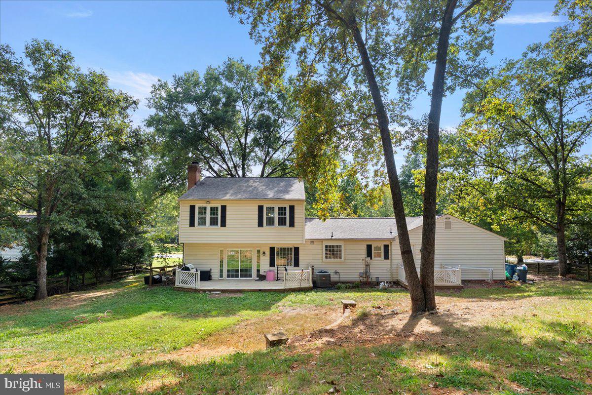 12183 HOLLY KNOLL CIR, GREAT FALLS, Virginia 22066, 4 Bedrooms Bedrooms, ,3 BathroomsBathrooms,Residential,For sale,12183 HOLLY KNOLL CIR,VAFX2267672 MLS # VAFX2267672