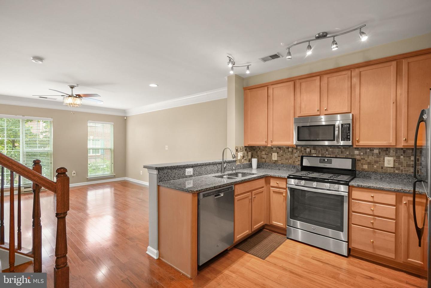 2331 KEW GARDENS DR, WOODBRIDGE, Virginia 22191, 3 Bedrooms Bedrooms, 6 Rooms Rooms,2 BathroomsBathrooms,Residential,For sale,2331 KEW GARDENS DR,VAPW2104192 MLS # VAPW2104192