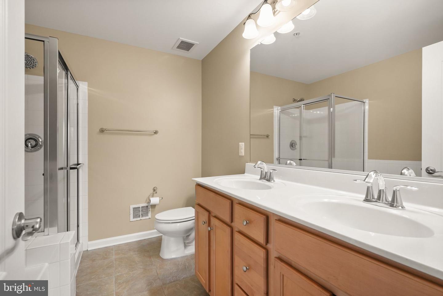 2331 KEW GARDENS DR, WOODBRIDGE, Virginia 22191, 3 Bedrooms Bedrooms, 6 Rooms Rooms,2 BathroomsBathrooms,Residential,For sale,2331 KEW GARDENS DR,VAPW2104192 MLS # VAPW2104192