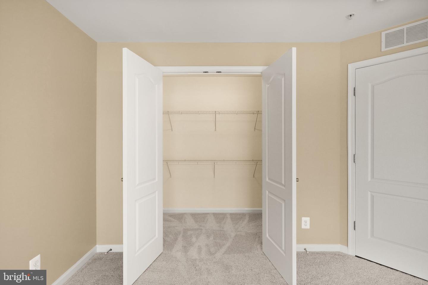 2331 KEW GARDENS DR, WOODBRIDGE, Virginia 22191, 3 Bedrooms Bedrooms, 6 Rooms Rooms,2 BathroomsBathrooms,Residential,For sale,2331 KEW GARDENS DR,VAPW2104192 MLS # VAPW2104192