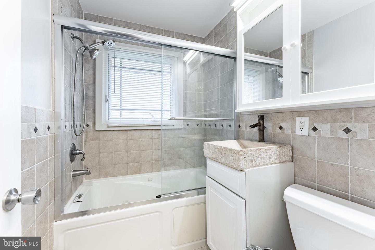 6310 TRACEY CT, ALEXANDRIA, Virginia 22310, 3 Bedrooms Bedrooms, ,2 BathroomsBathrooms,Residential,For sale,6310 TRACEY CT,VAFX2267784 MLS # VAFX2267784