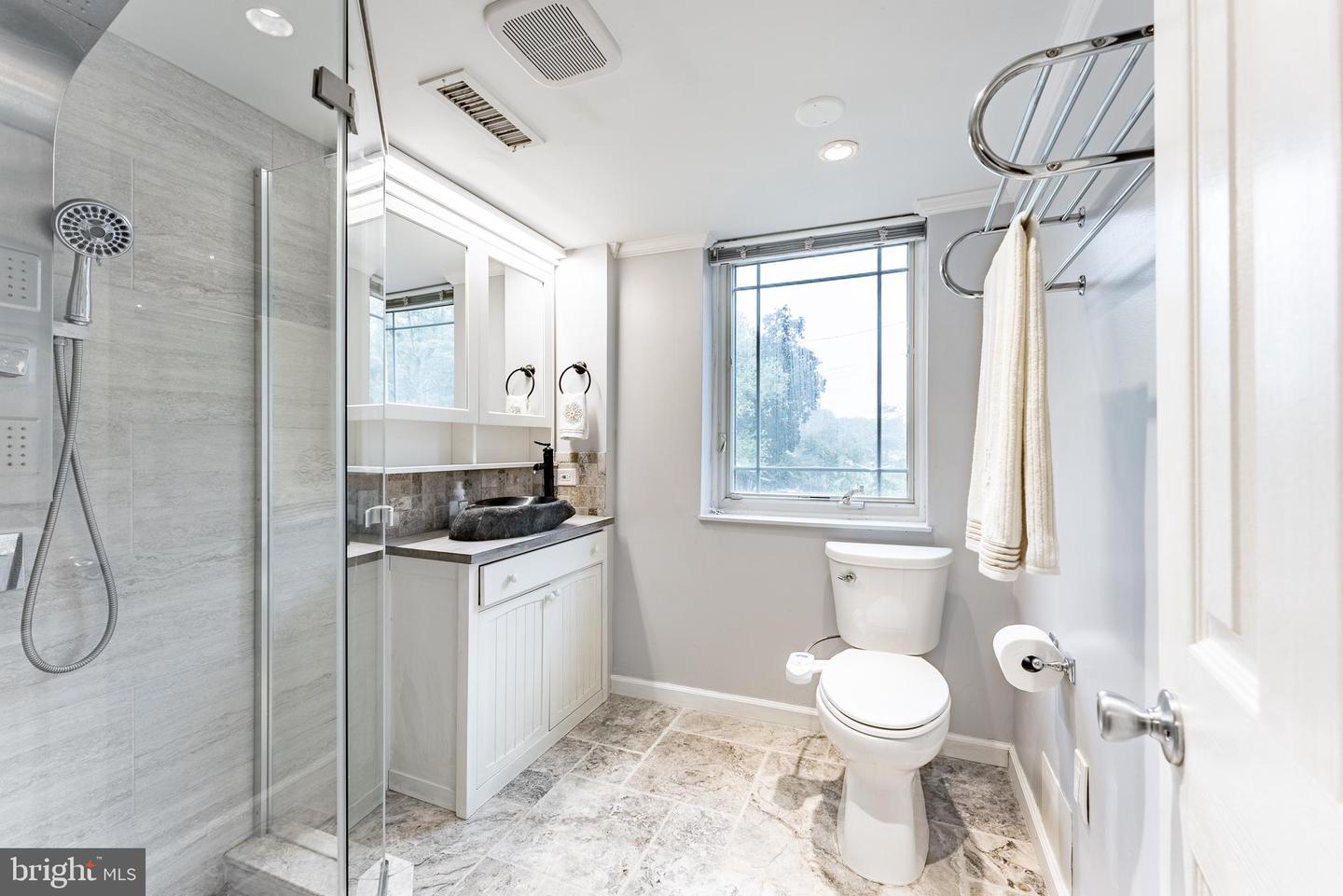 6310 TRACEY CT, ALEXANDRIA, Virginia 22310, 3 Bedrooms Bedrooms, ,2 BathroomsBathrooms,Residential,For sale,6310 TRACEY CT,VAFX2267784 MLS # VAFX2267784