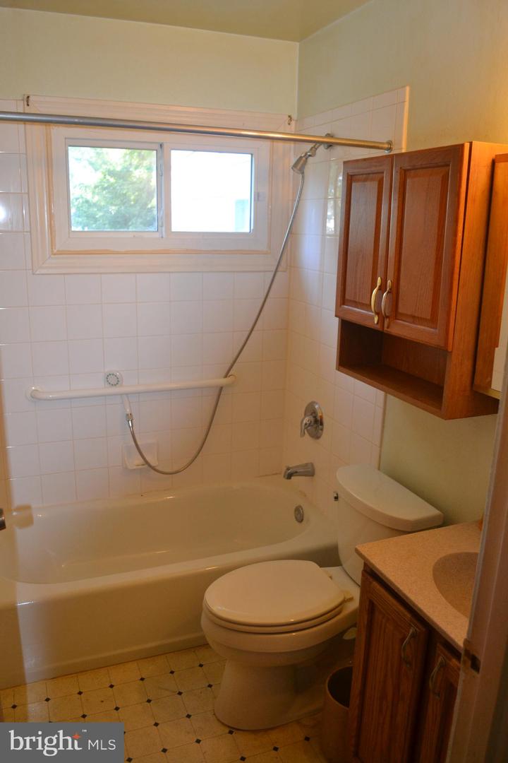706 S DOGWOOD CT, STERLING, Virginia 20164, 3 Bedrooms Bedrooms, ,1 BathroomBathrooms,Residential,For sale,706 S DOGWOOD CT,VALO2107046 MLS # VALO2107046