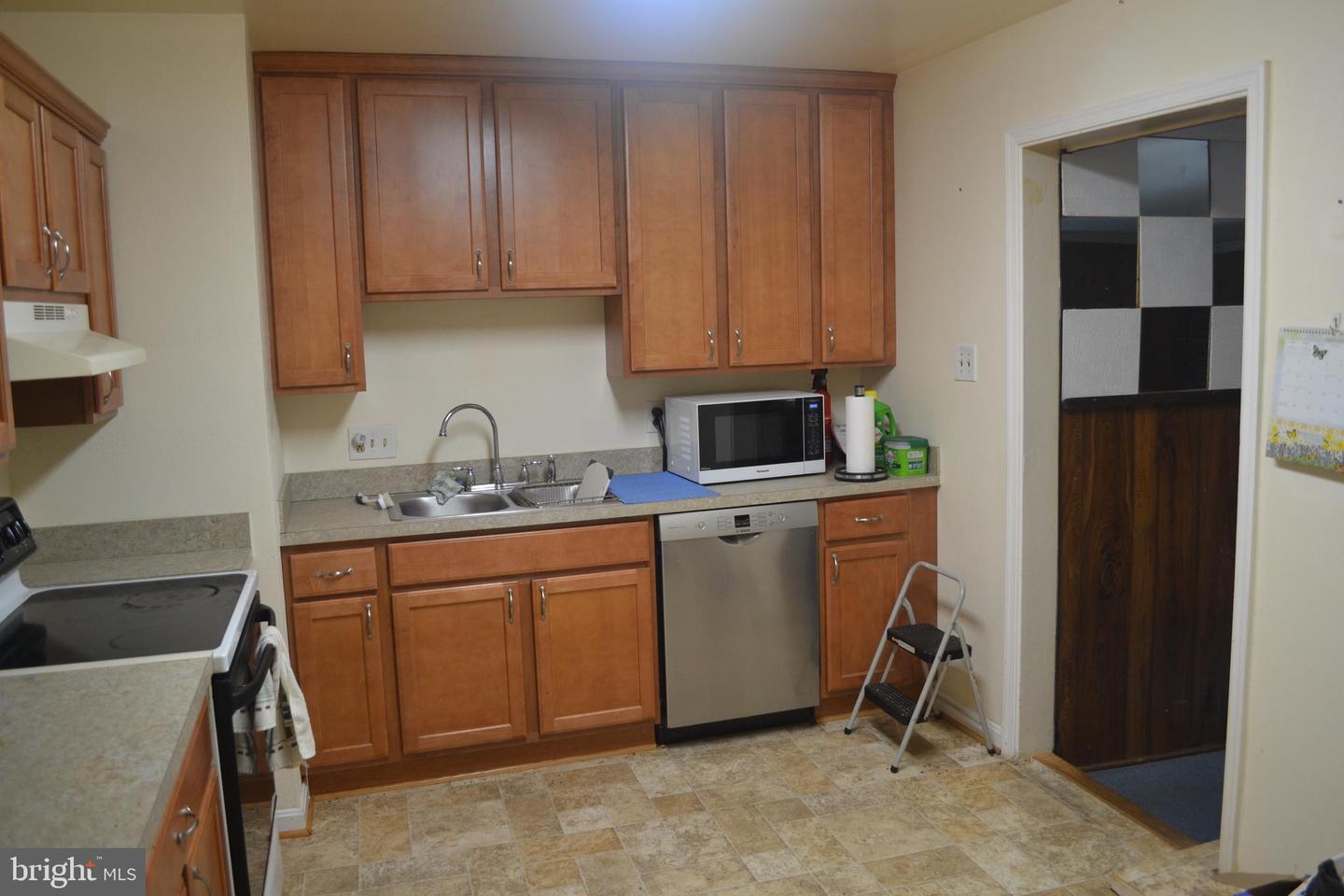 706 S DOGWOOD CT, STERLING, Virginia 20164, 3 Bedrooms Bedrooms, ,1 BathroomBathrooms,Residential,For sale,706 S DOGWOOD CT,VALO2107046 MLS # VALO2107046