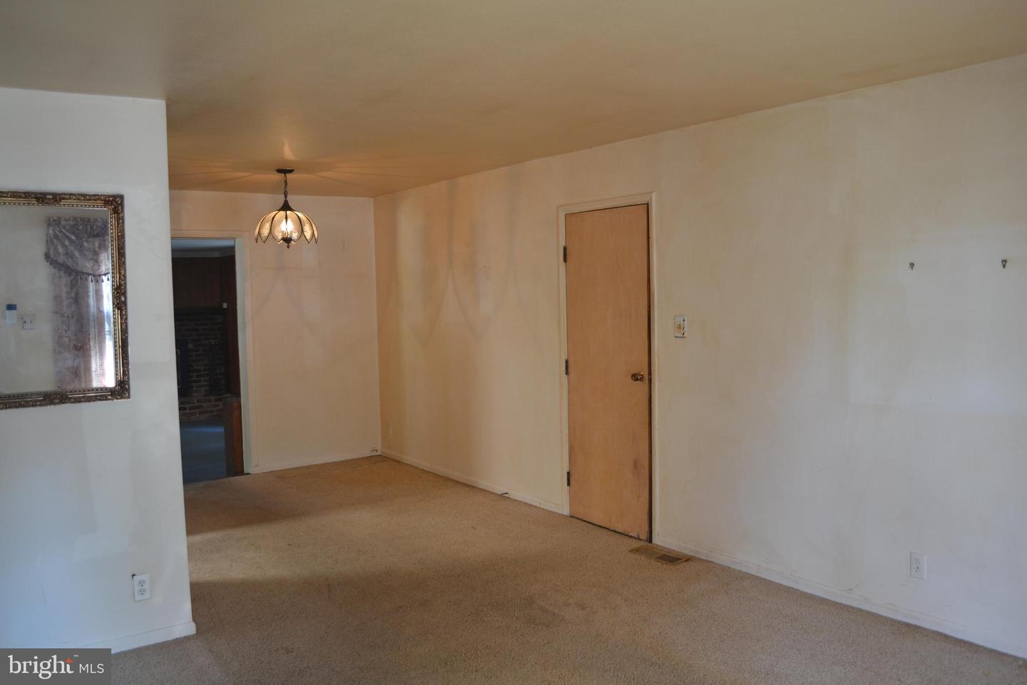 706 S DOGWOOD CT, STERLING, Virginia 20164, 3 Bedrooms Bedrooms, ,1 BathroomBathrooms,Residential,For sale,706 S DOGWOOD CT,VALO2107046 MLS # VALO2107046