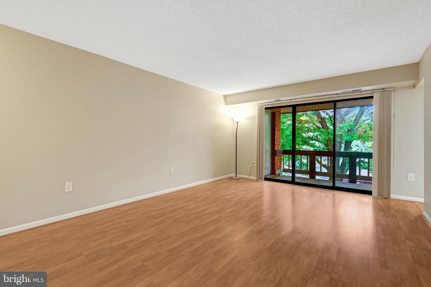 10208 BUSHMAN DR #422, OAKTON, Virginia 22124, 1 Bedroom Bedrooms, ,1 BathroomBathrooms,Residential,For sale,10208 BUSHMAN DR #422,VAFX2267944 MLS # VAFX2267944 10208 BUSHMAN DR #422, OAKTON, Virginia 22124, 1 Bedroom Bedrooms, ,1 BathroomBathrooms,Residential,For sale,10208 BUSHMAN DR #422,VAFX2267944 MLS # VAFX2267944