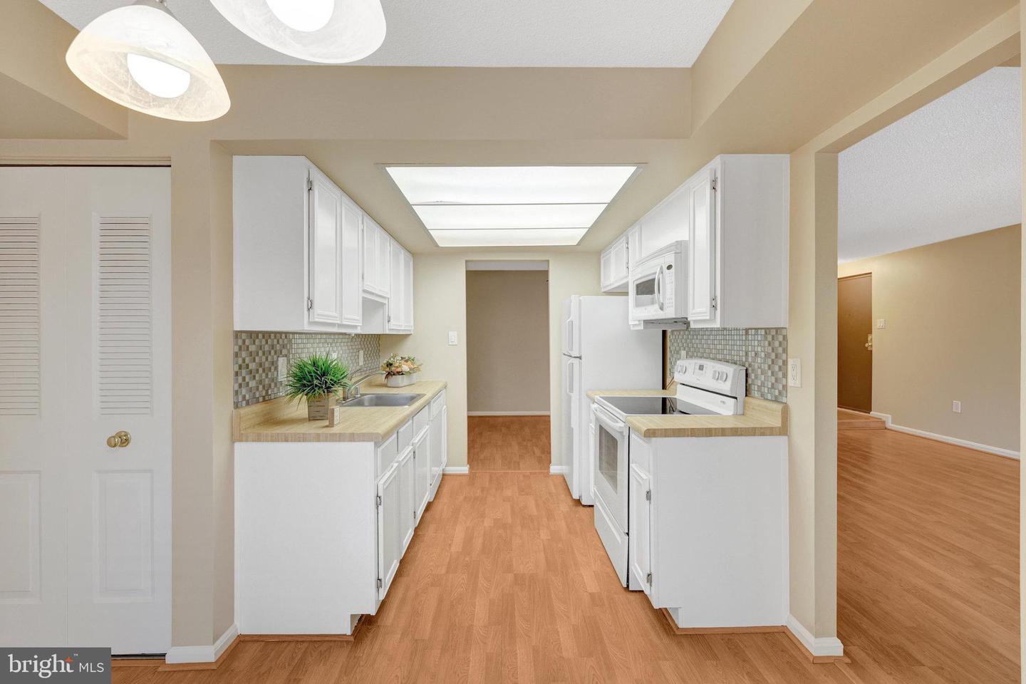 10208 BUSHMAN DR #422, OAKTON, Virginia 22124, 1 Bedroom Bedrooms, ,1 BathroomBathrooms,Residential,For sale,10208 BUSHMAN DR #422,VAFX2267944 MLS # VAFX2267944 10208 BUSHMAN DR #422, OAKTON, Virginia 22124, 1 Bedroom Bedrooms, ,1 BathroomBathrooms,Residential,For sale,10208 BUSHMAN DR #422,VAFX2267944 MLS # VAFX2267944