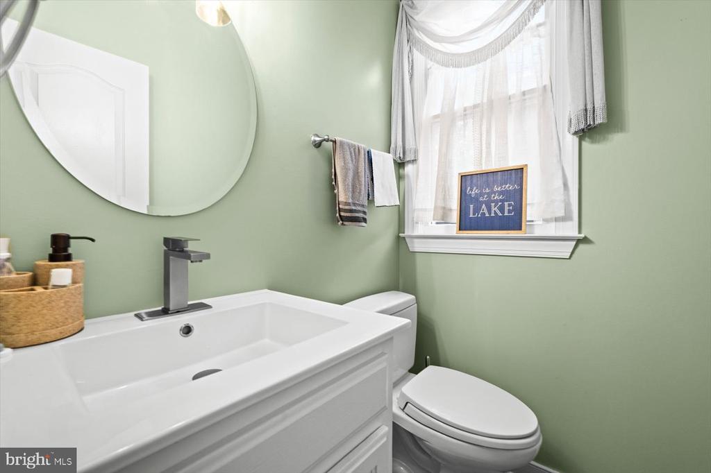 100 WASHINGTON ST, LOCUST GROVE, Virginia 22508, 5 Bedrooms Bedrooms, ,4 BathroomsBathrooms,Residential,100 WASHINGTON ST,VAOR2012348 MLS # VAOR2012348