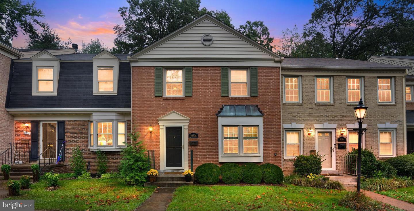 10306 HAMPSHIRE GREEN AVE, FAIRFAX, Virginia 22032, 3 Bedrooms Bedrooms, ,2 BathroomsBathrooms,Residential,For sale,10306 HAMPSHIRE GREEN AVE,VAFX2254908 MLS # VAFX2254908