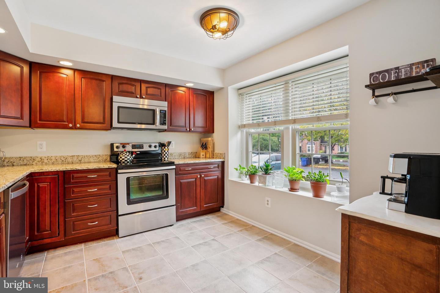 10306 HAMPSHIRE GREEN AVE, FAIRFAX, Virginia 22032, 3 Bedrooms Bedrooms, ,2 BathroomsBathrooms,Residential,For sale,10306 HAMPSHIRE GREEN AVE,VAFX2254908 MLS # VAFX2254908