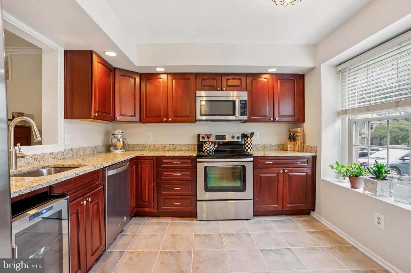 10306 HAMPSHIRE GREEN AVE, FAIRFAX, Virginia 22032, 3 Bedrooms Bedrooms, ,2 BathroomsBathrooms,Residential,For sale,10306 HAMPSHIRE GREEN AVE,VAFX2254908 MLS # VAFX2254908