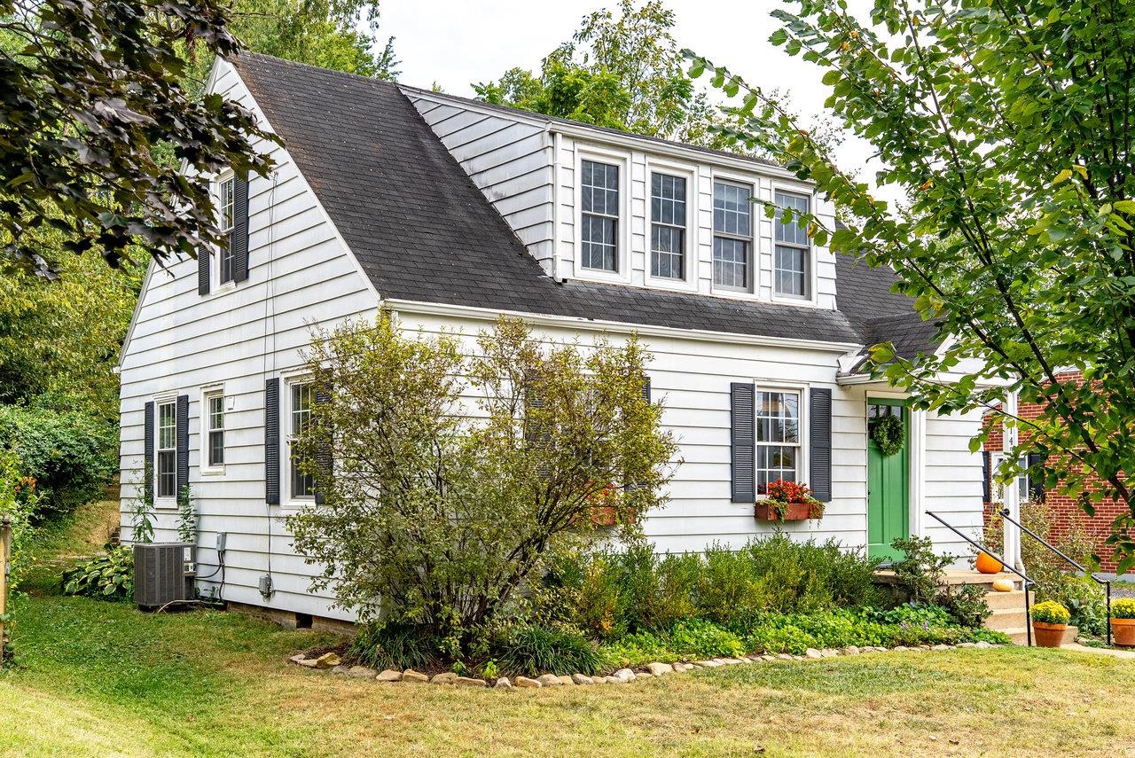 1450 VALLEY ST, HARRISONBURG, Virginia 22801, 3 Bedrooms Bedrooms, ,1 BathroomBathrooms,Residential,1450 VALLEY ST,669203 MLS # 669203