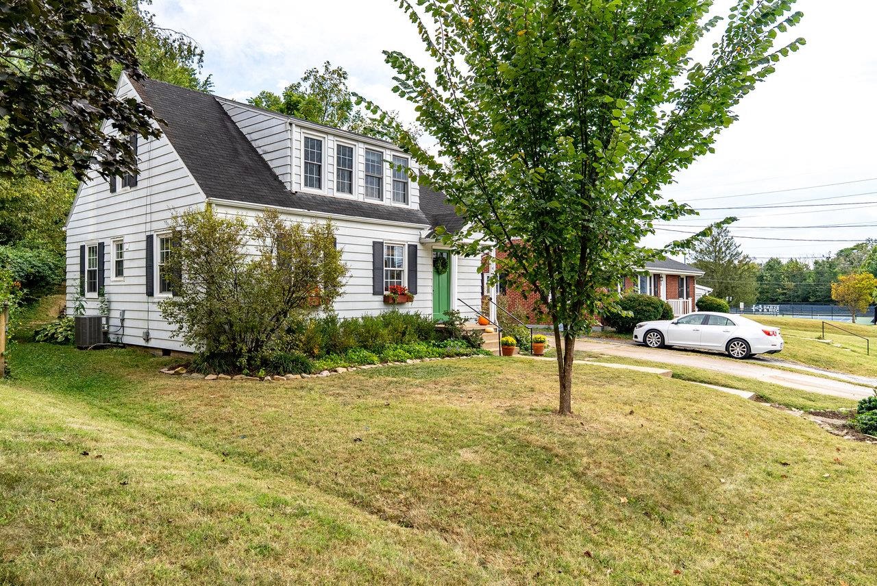1450 VALLEY ST, HARRISONBURG, Virginia 22801, 3 Bedrooms Bedrooms, ,1 BathroomBathrooms,Residential,1450 VALLEY ST,669203 MLS # 669203