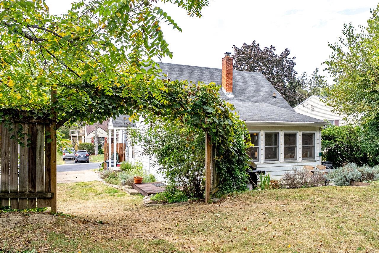 1450 VALLEY ST, HARRISONBURG, Virginia 22801, 3 Bedrooms Bedrooms, ,1 BathroomBathrooms,Residential,1450 VALLEY ST,669203 MLS # 669203