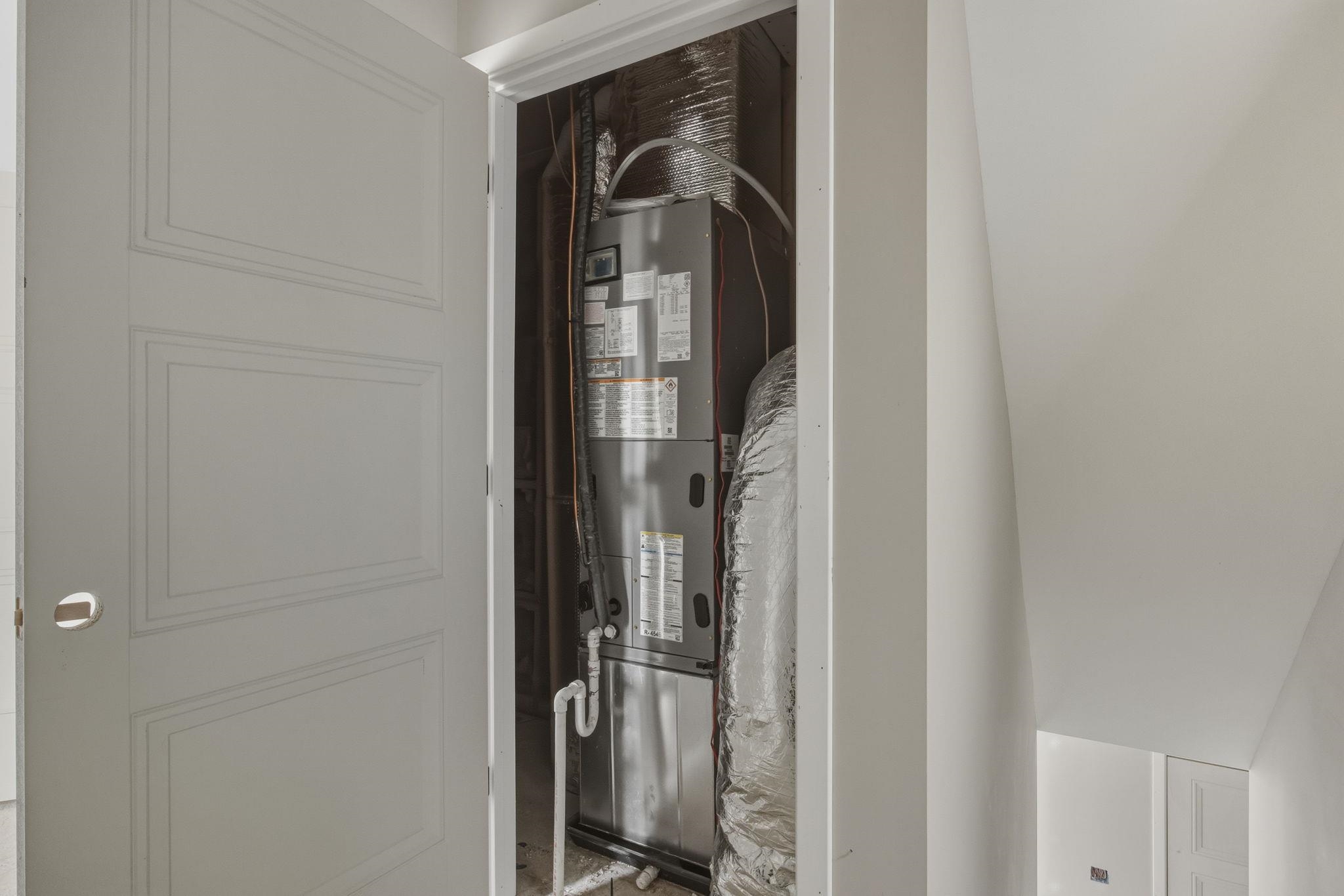 2105 WILLOW HILL DR, HARRISONBURG, Virginia 22801, 3 Bedrooms Bedrooms, ,2 BathroomsBathrooms,Residential,2105 WILLOW HILL DR,669210 MLS # 669210